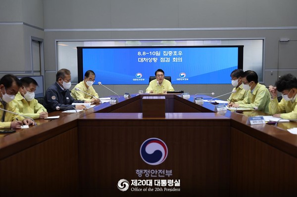 8월 10일 윤석열 대통령은 집중호우 대처상황 점검회의를 주재했다. (사진:대통령실)